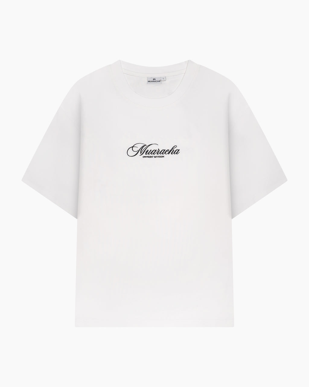 Muaracha Owners’ Division Backprint Oversize Tee – White, voorkant met geborduurd logo